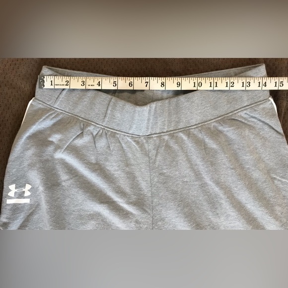 NWOT Under Armour Light Heather Grey Loose Fit Elastic Waist Capri Gym Pant - M - Picture 4 of 6